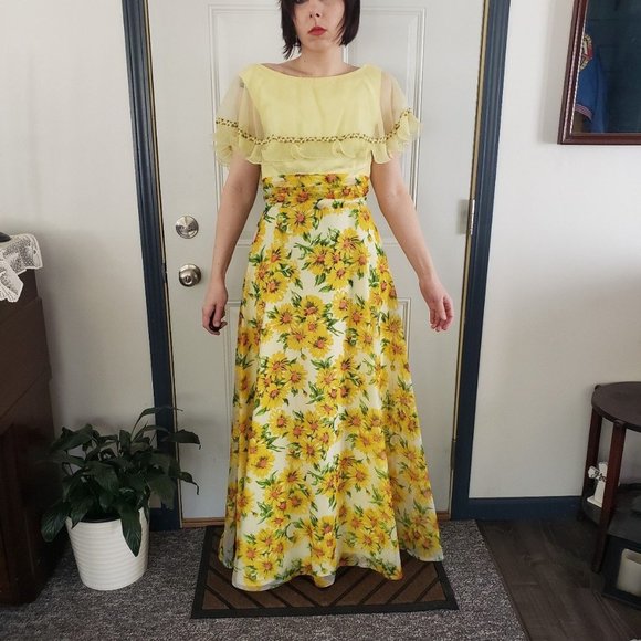 60s Yellow Floral Gown‎ - Picture 2 of 6